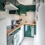 Elegant 2 Bedroom Triplex With Parking Διαμέρισμα