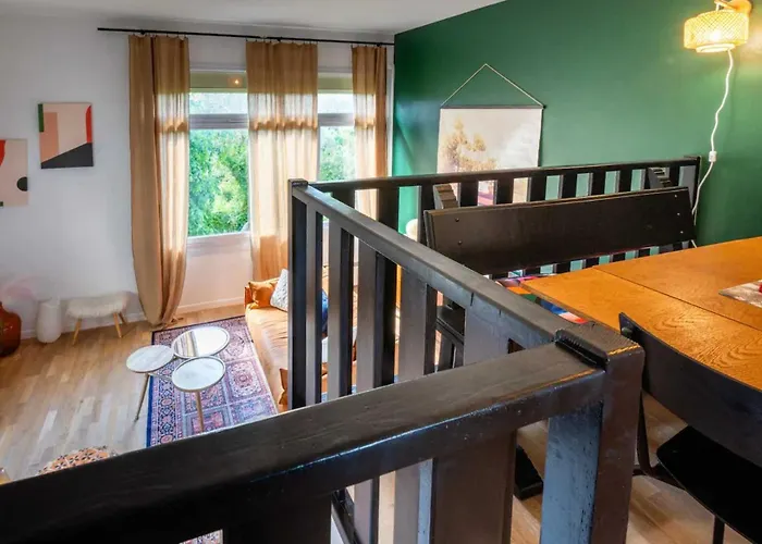 Elegant 2 Bedroom Triplex With Parking Apartmán