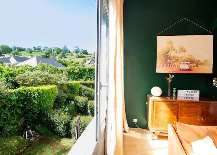 Elegant 2 Bedroom Triplex With Parking * Honfleur