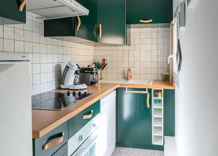 Elegant 2 Bedroom Triplex With Parking Apartmán