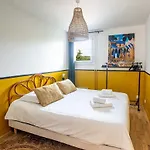 Elegant 2 Bedroom Triplex With Parking Апартаменты *