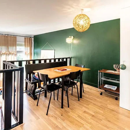 Elegant 2 Bedroom Triplex With Parking * オンフルール