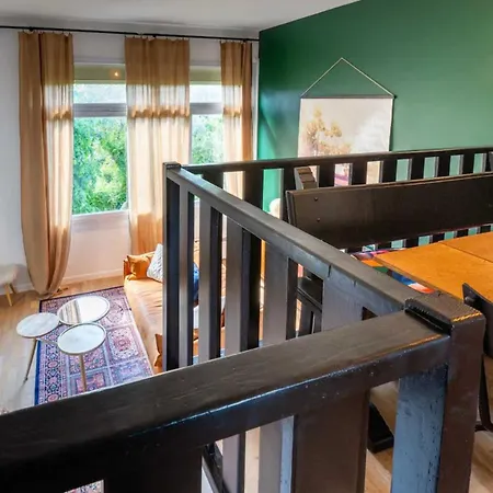 Elegant 2 Bedroom Triplex With Parking Apartment