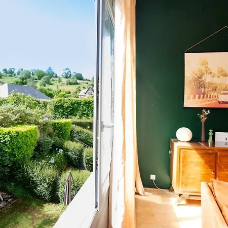 Elegant 2 Bedroom Triplex With Parking * オンフルール