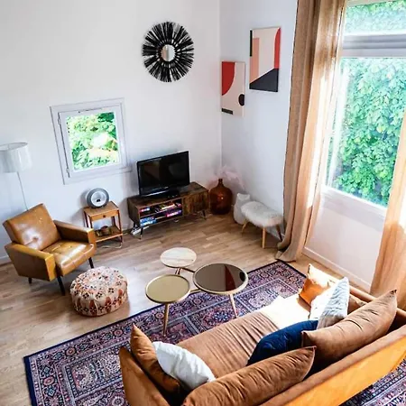 アパート Elegant 2 Bedroom Triplex With Parking