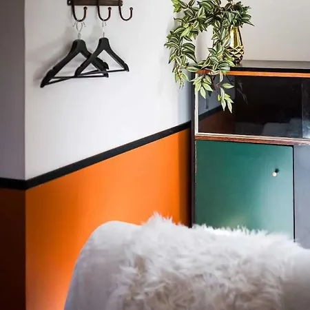 アパート Elegant 2 Bedroom Triplex With Parking *