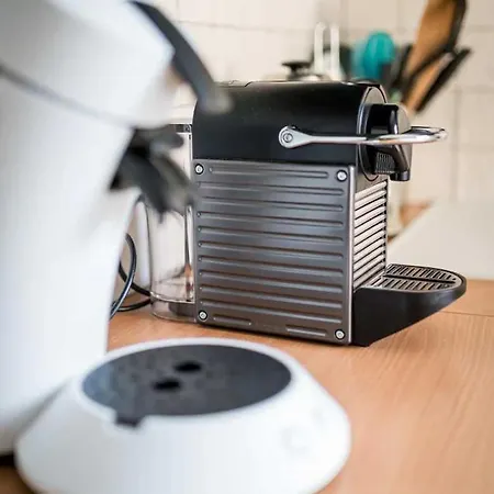 Elegant 2 Bedroom Triplex With Parking