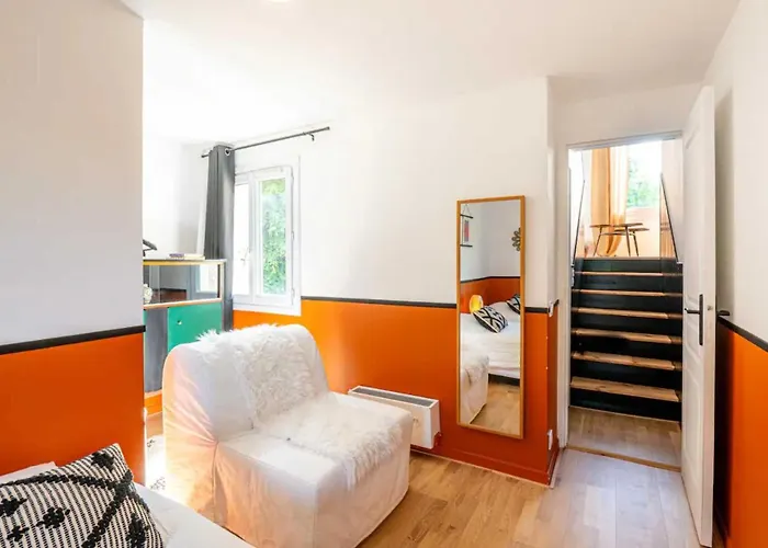 Elegant 2 Bedroom Triplex With Parking Apartman *