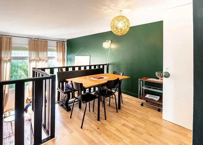 Elegant 2 Bedroom Triplex With Parking * Honfleur