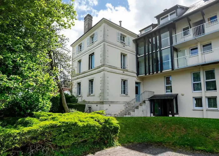 Elegant 2 Bedroom Triplex With Parking Apartment Honfleur