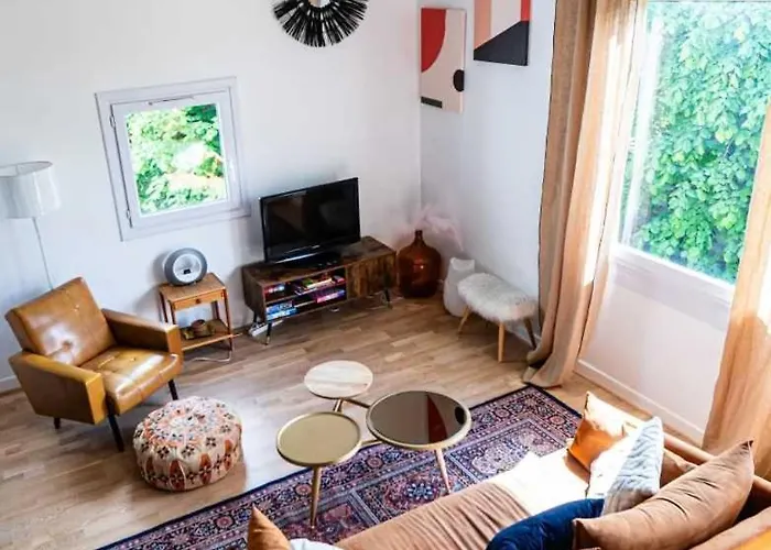 Apartment Elegant 2 Bedroom Triplex With Parking