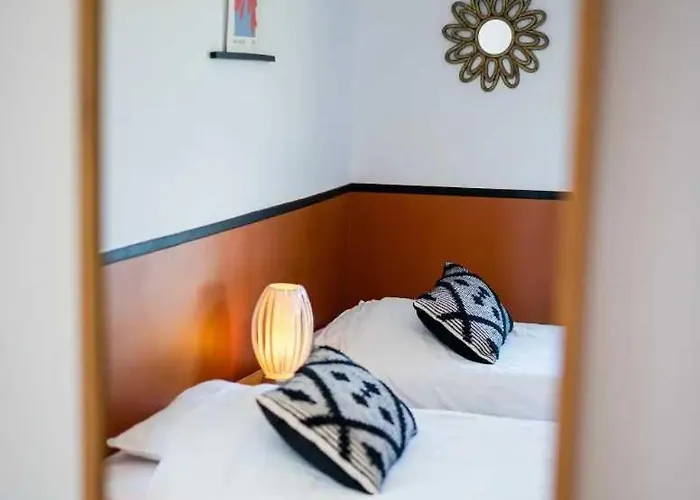 Apartman Elegant 2 Bedroom Triplex With Parking *